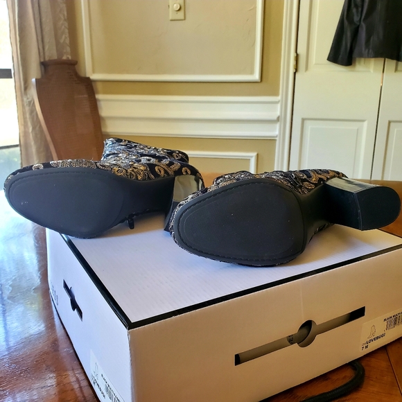 New Guess Lovebugi Brocade Block Heel Booties 7M - Picture 4 of 10